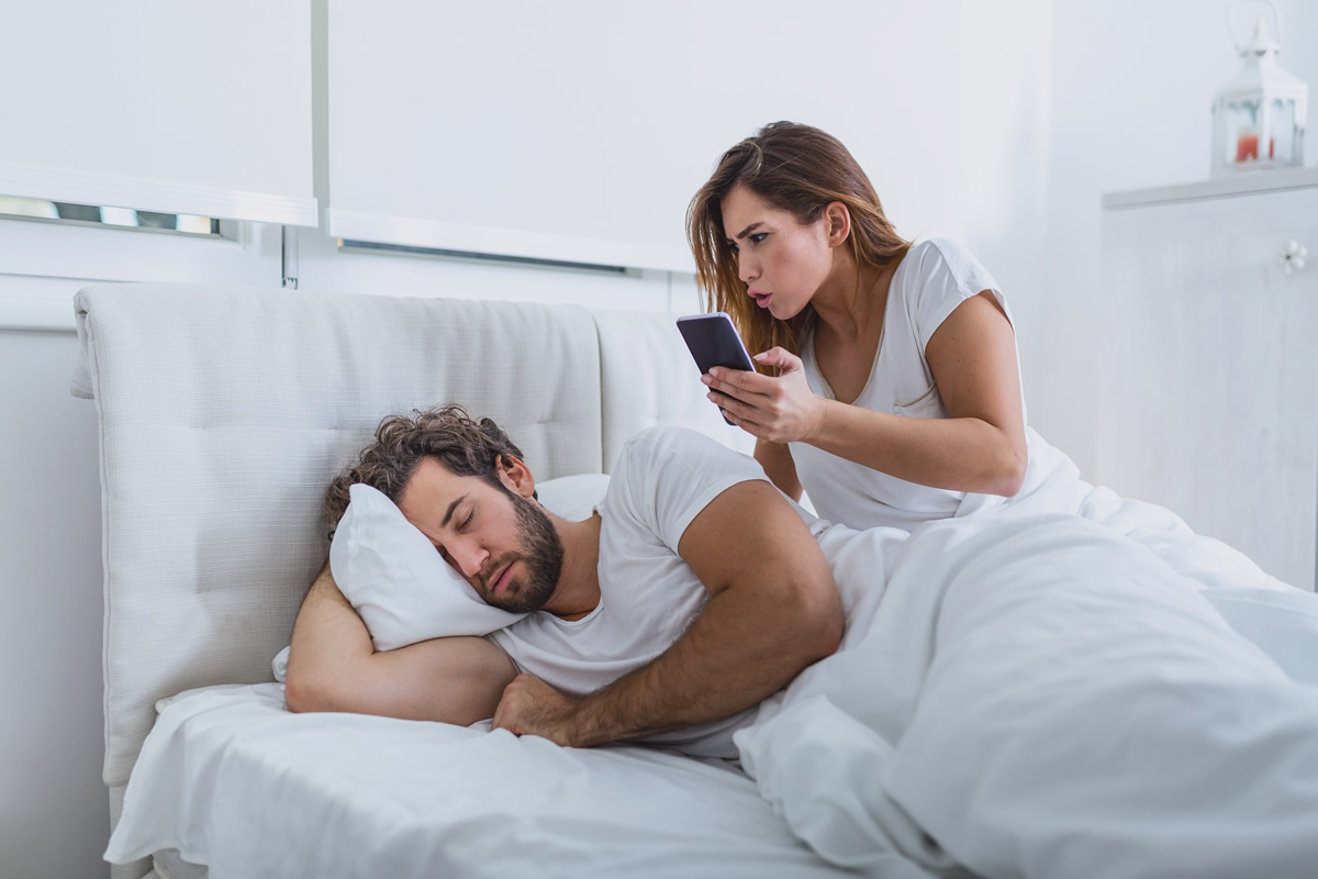 controllare il cellulare del fidanzato - psicologo online